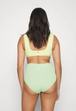 Monki Bikinibroekje - Green Light 7 Monki Bikinibroekje - Green Light -Monki Winkel d98ec39d2fce4c1d9e03cc86ba4d6a8a
