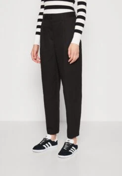Monki Winkel 16 Monki Chino - Black