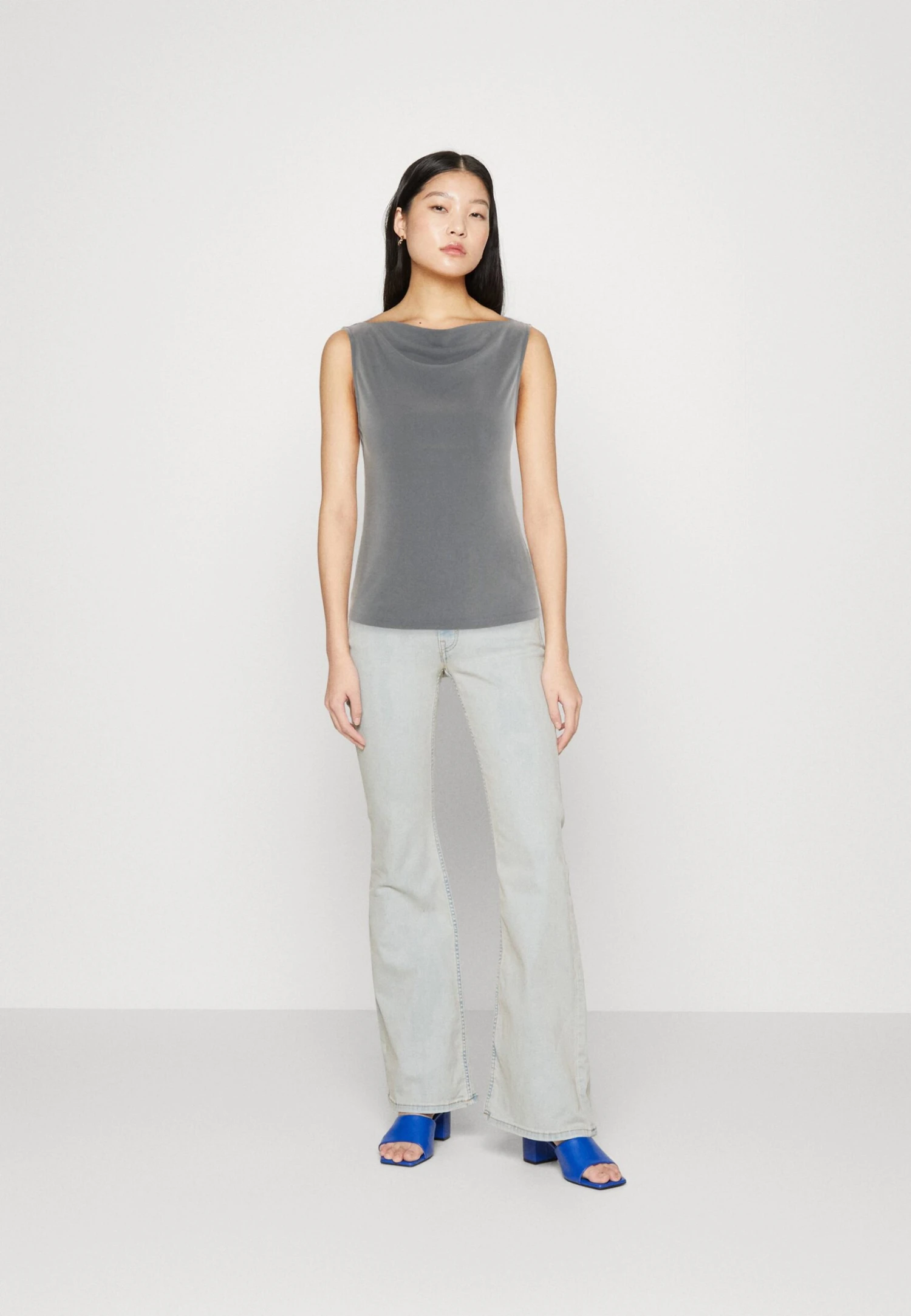 Monki Top - Grey Medium Dusty 2 Monki Top - Grey Medium Dusty - Afbeelding 2