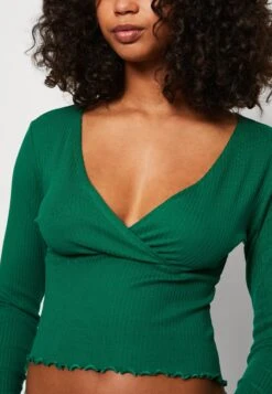 Monki Longsleeve - Solid Green 11 Monki Longsleeve - Solid Green -Monki Winkel eb8f9c6c8b3c400c9232c0561c92ae69