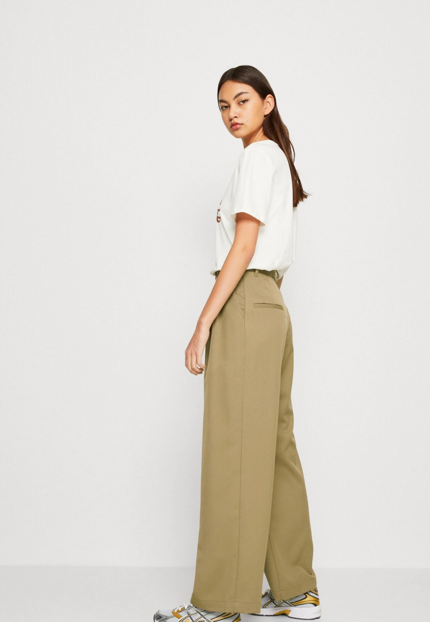 Monki Broek - Khaki Green Medium Dusty 4 Monki Broek - Khaki Green Medium Dusty - Afbeelding 4