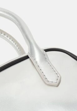 Monki David Bag - Handtas - Silver -Monki Winkel f72027c8e0b44e5b8332e35d7596c73a