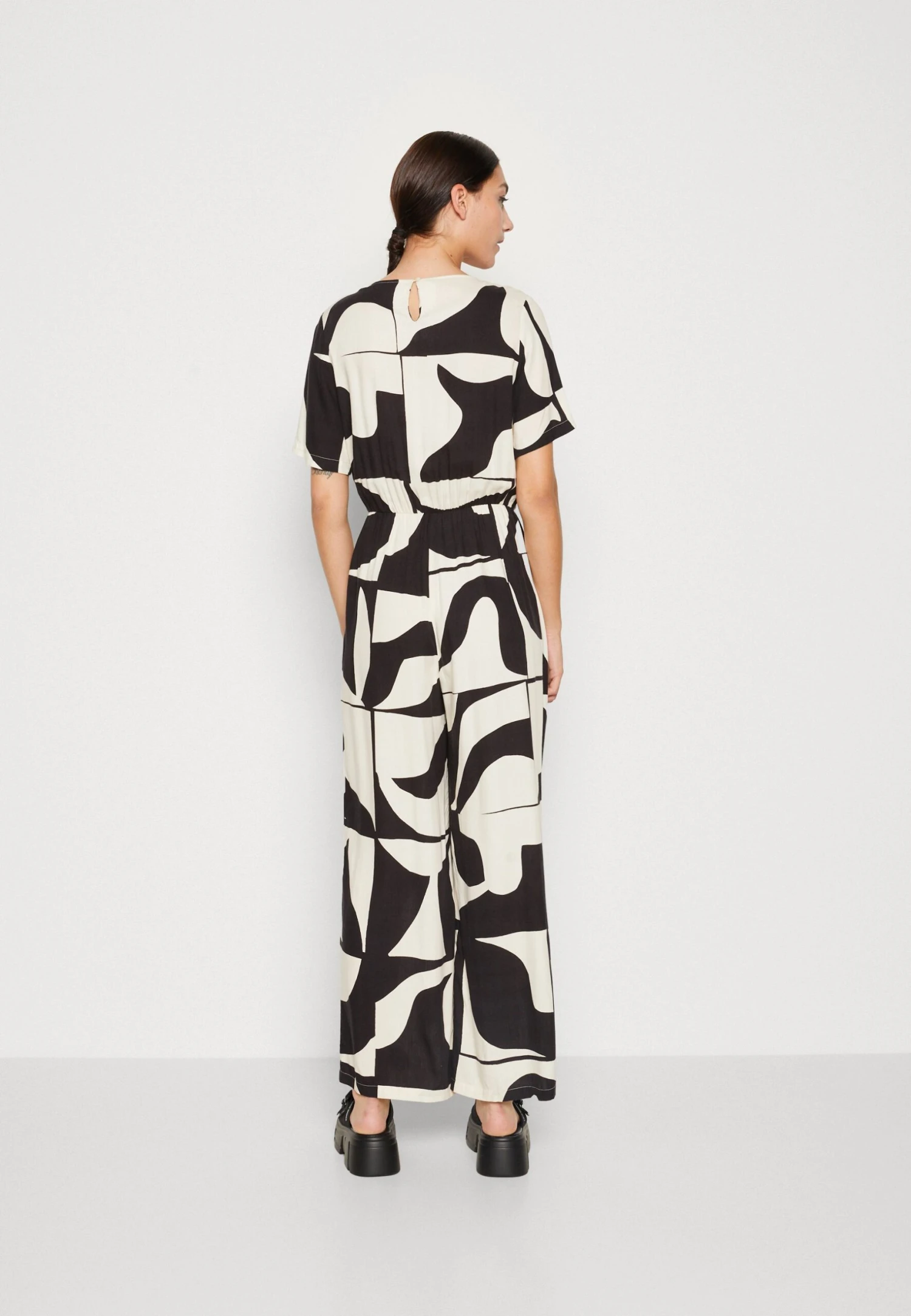 Monki Jumpsuit - Black White 3 Monki Jumpsuit - Black White - Afbeelding 3