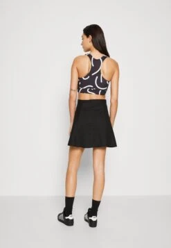 Monki Top - Black/White 8 Monki Top - Black/White -Monki Winkel fb5233ab6462430d86b7932e90e43d0f