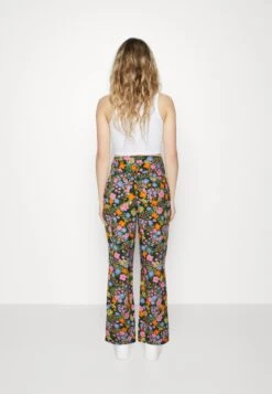 Monki Flared Jeans - Multi-Coloured 8 Monki Flared Jeans - Multi-Coloured -Monki Winkel fb92db3e7d9043a0bfad5dc5016ed8e7
